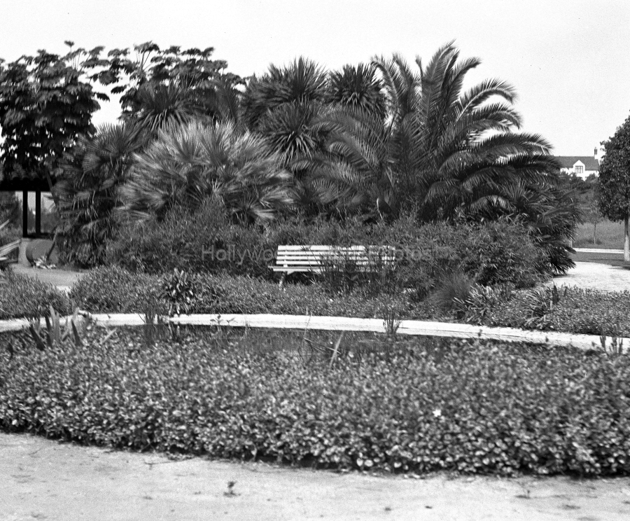 Holmby Hills 1930 1 WM.jpg